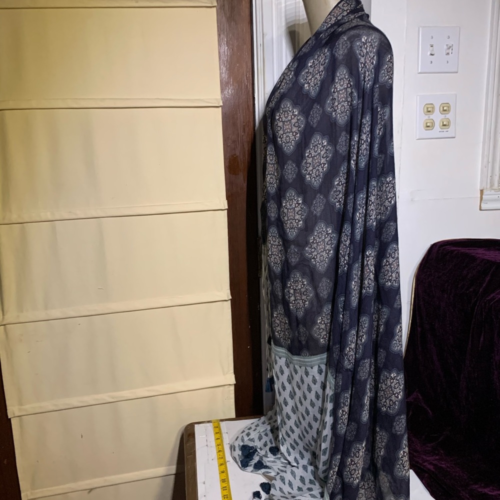Ann Taylor Shaw black cream color Ruana - Picture 7 of 8